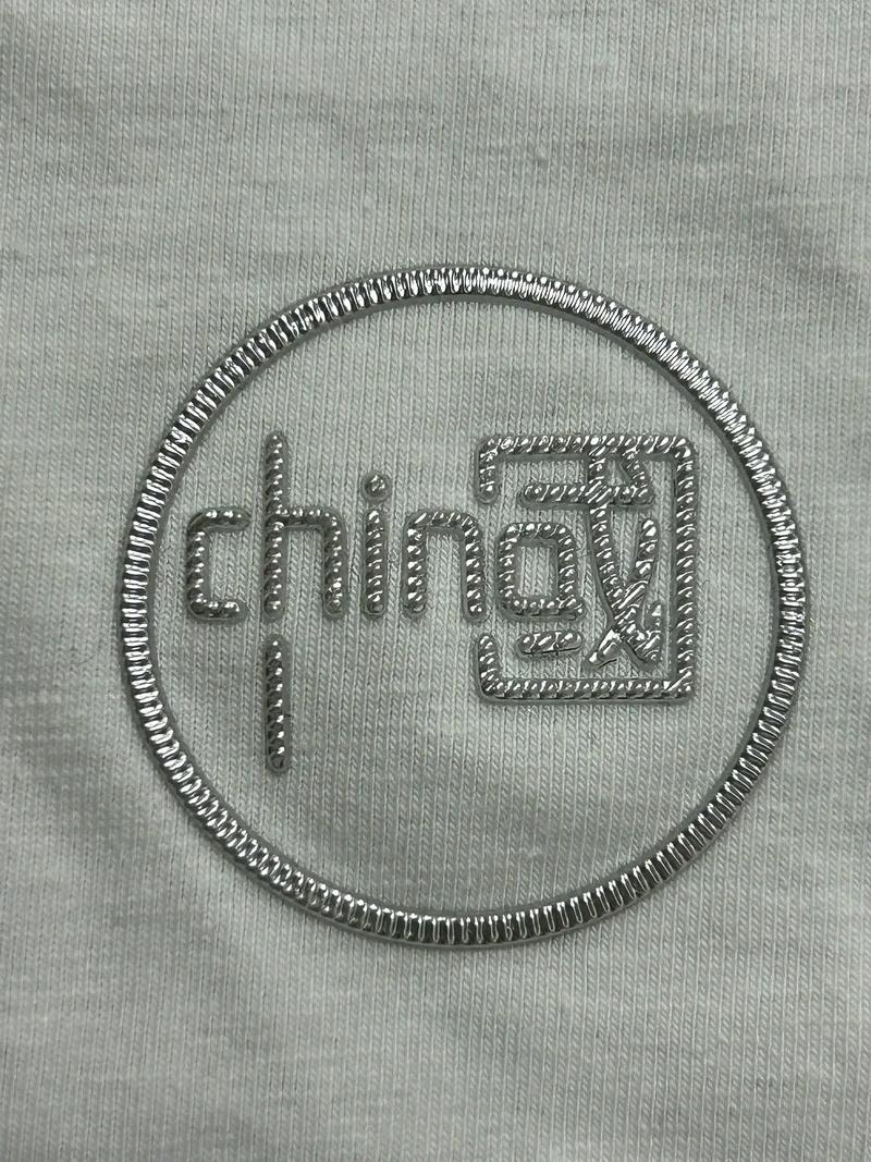 服裝無縫壓花工藝:刻字膜,發(fā)泡厚板,植絨,直噴漸變,高周波,